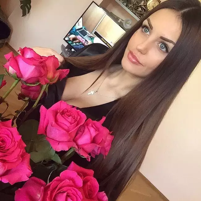photo of Yulya. Link to photoalboum of Yulya
