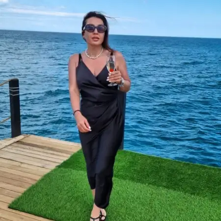 Dina, 46Vereinigte Staaten 