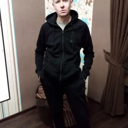 Vadim, 44