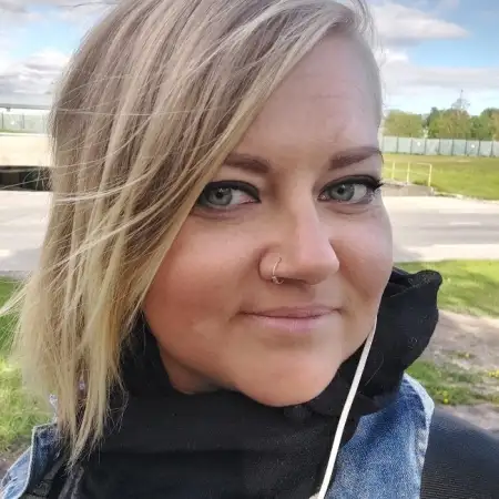 Taya, 38