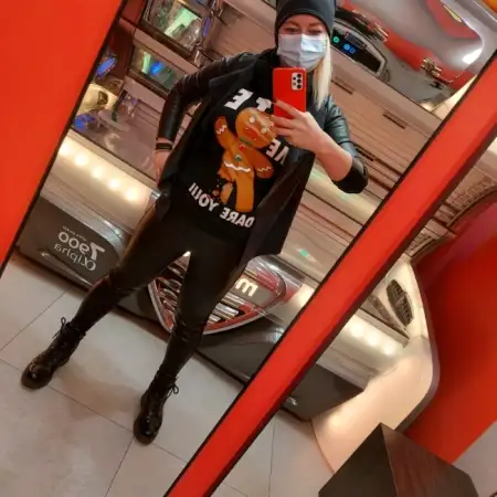 Taya, 38