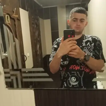 Mihailo, 28Berlin, Deutschland