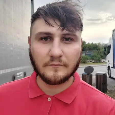 DZMITRY, 32Frankreich