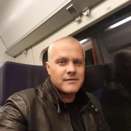 Aleksandr, 44