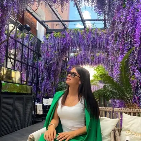 Anna, 34