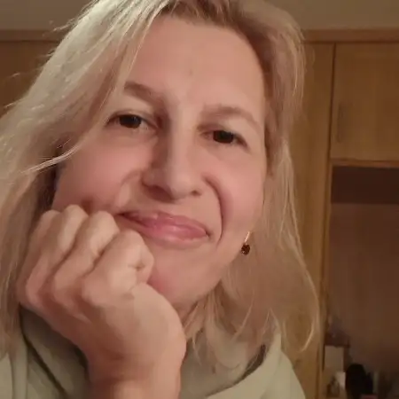 Elena, 52Irland