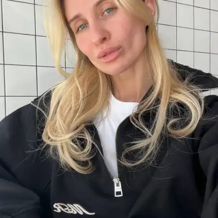 Marina, 30