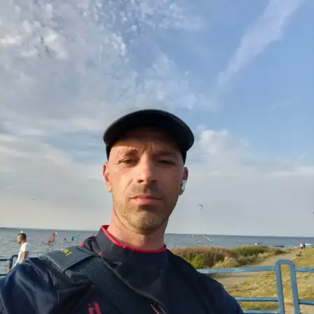 Den, 49Pabyanitse, Polen