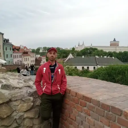Den, 49Pabyanitse, Polen