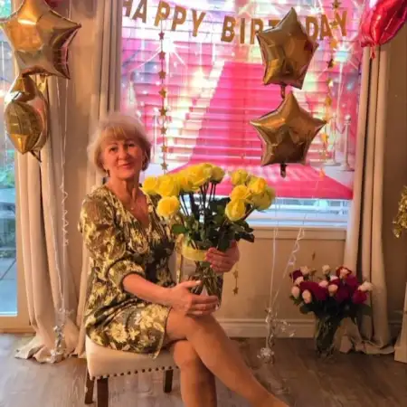 Nina, 63Vereinigte Staaten