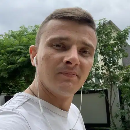 Dzmitri, 36Avstraliya
