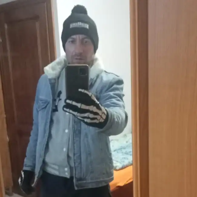Yevhen, 40