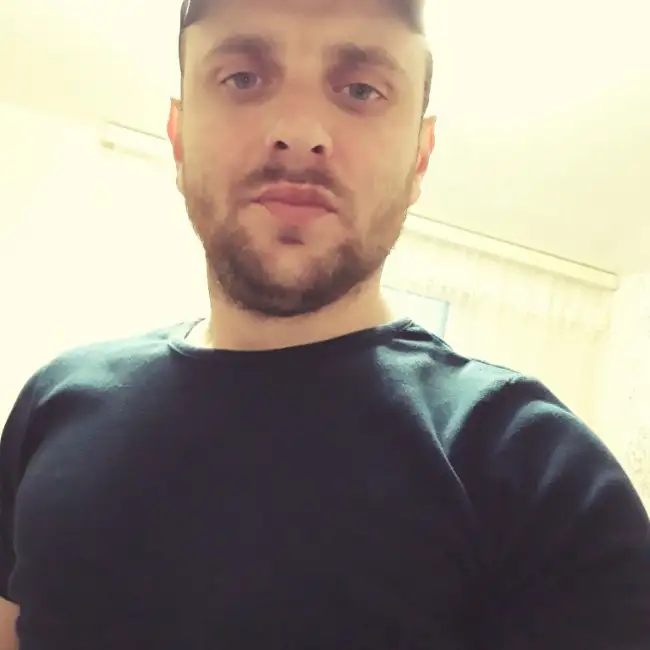 Andrey, 32