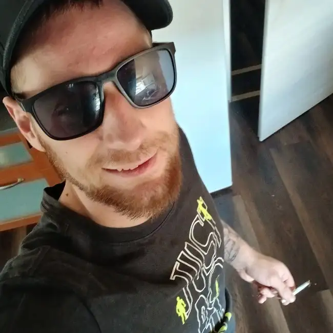 Raymond, 30