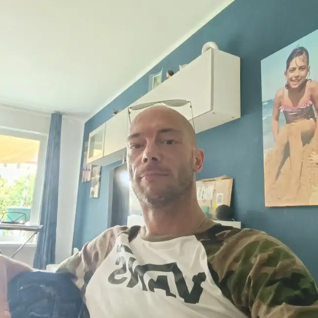 Sebastian, 40