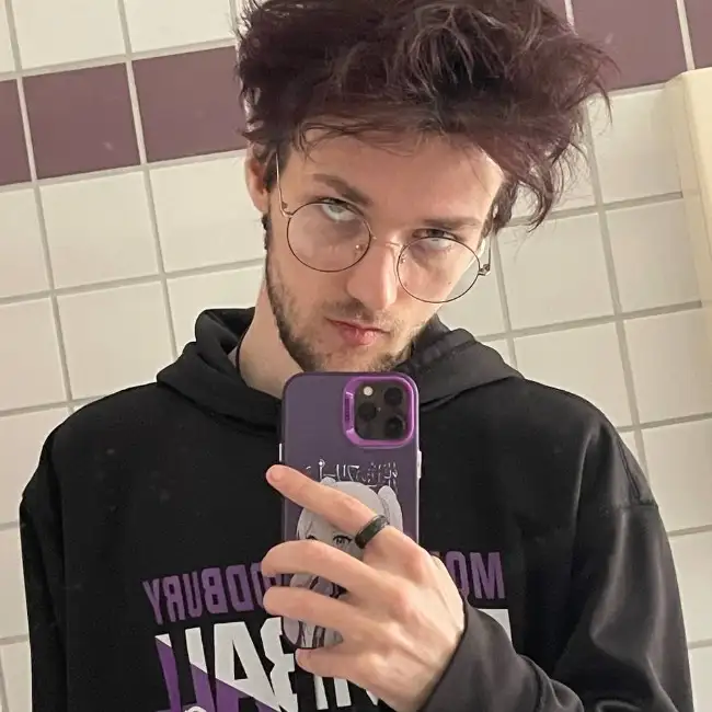 Valentin, 22