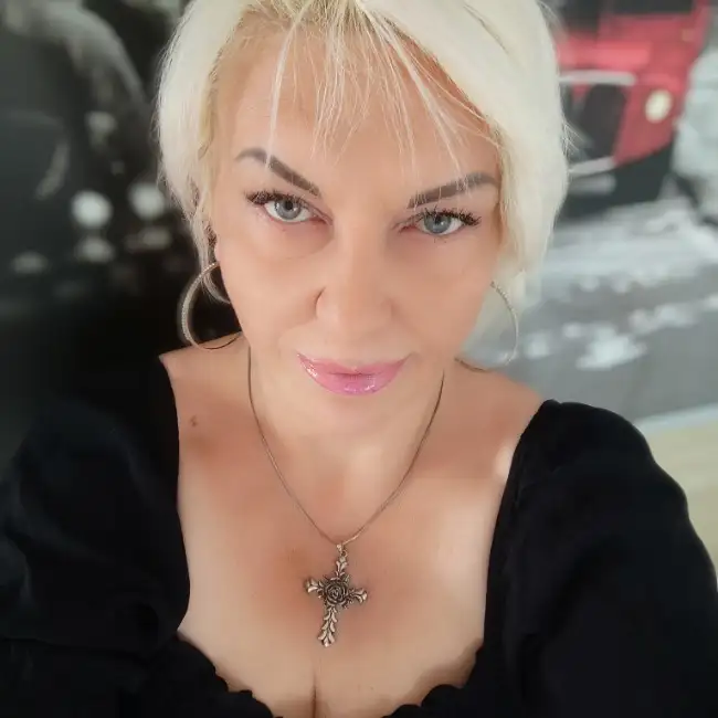 Anna, 49