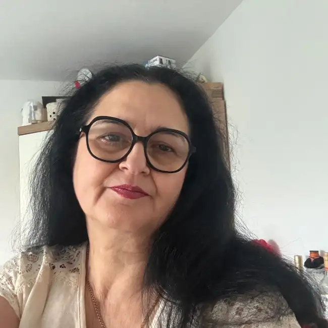Valentina, 54