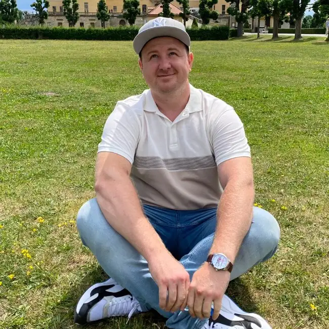Alex, 32