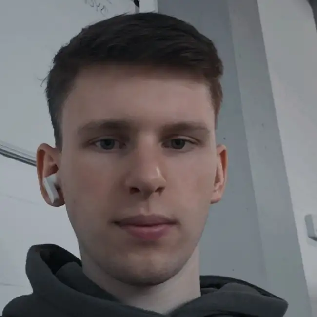 Arseniy, 20