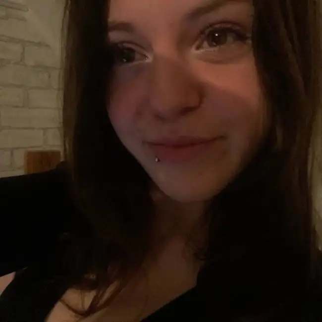 Eva, 19