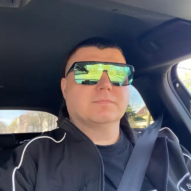 Denis, 42