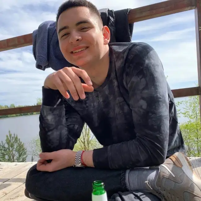 Dima, 25
