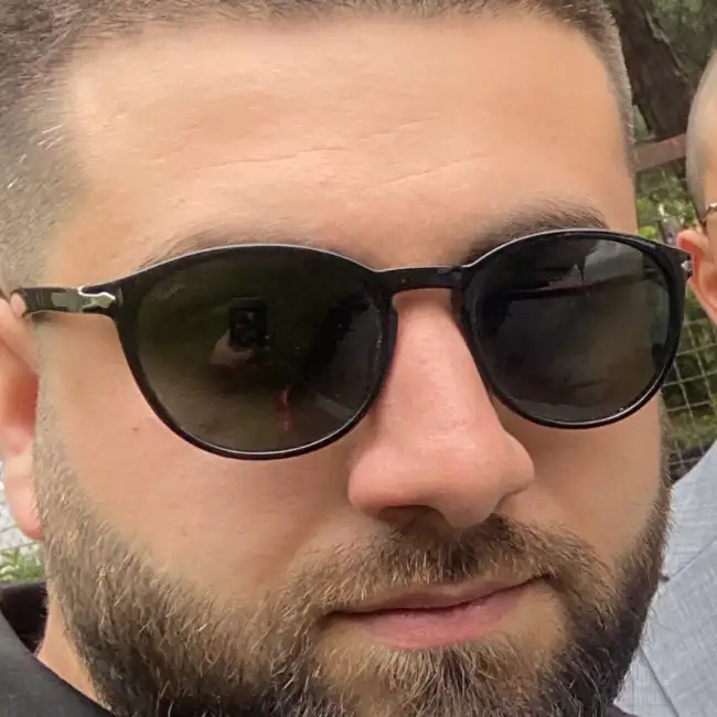 Erik, 28