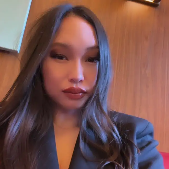 Ayuna, 33