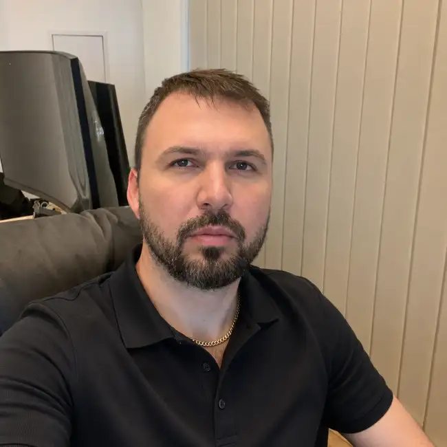 Artur, 38