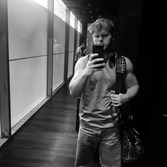 Petro, 23