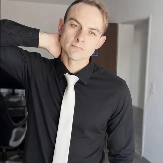 Alex, 38