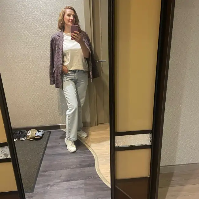 Yuliya · 44 ·           