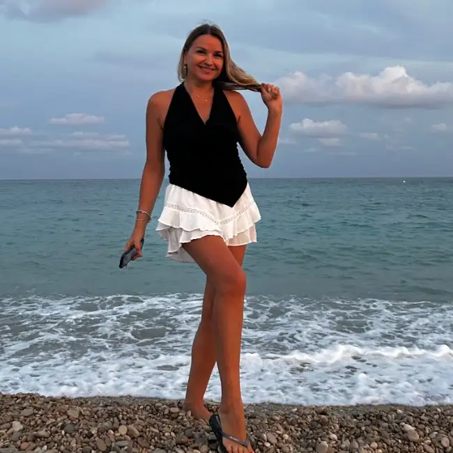 Natali, 48